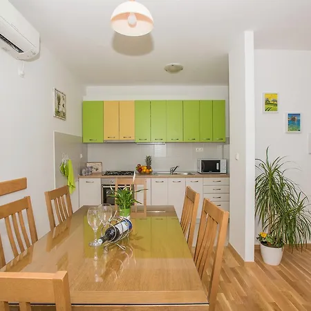 Apartment Anda Makarska